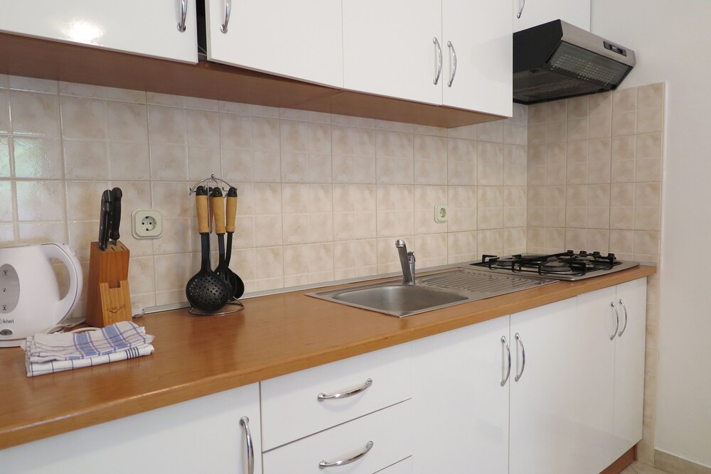 Traditional Apartment, 1 Bedroom, Kitchen, Garden Area - In-Room Kitchen