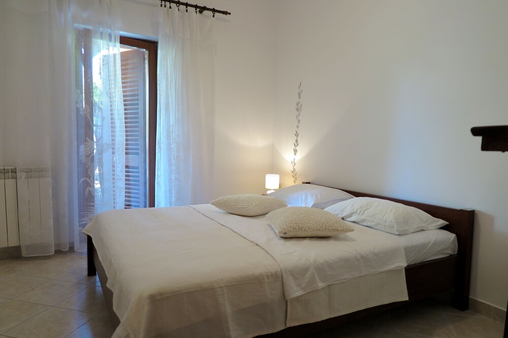 Traditional Apartment, 1 Bedroom, Kitchen, Garden Area - Featured Image