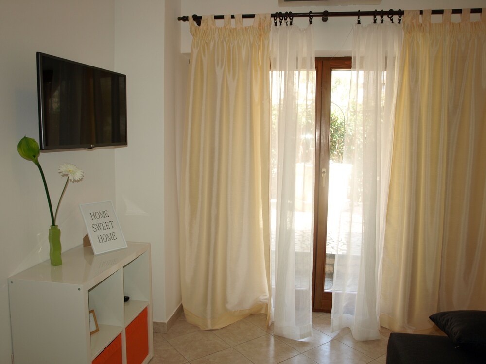 Traditional Apartment, 1 Bedroom, Kitchen, Garden Area - Living Area