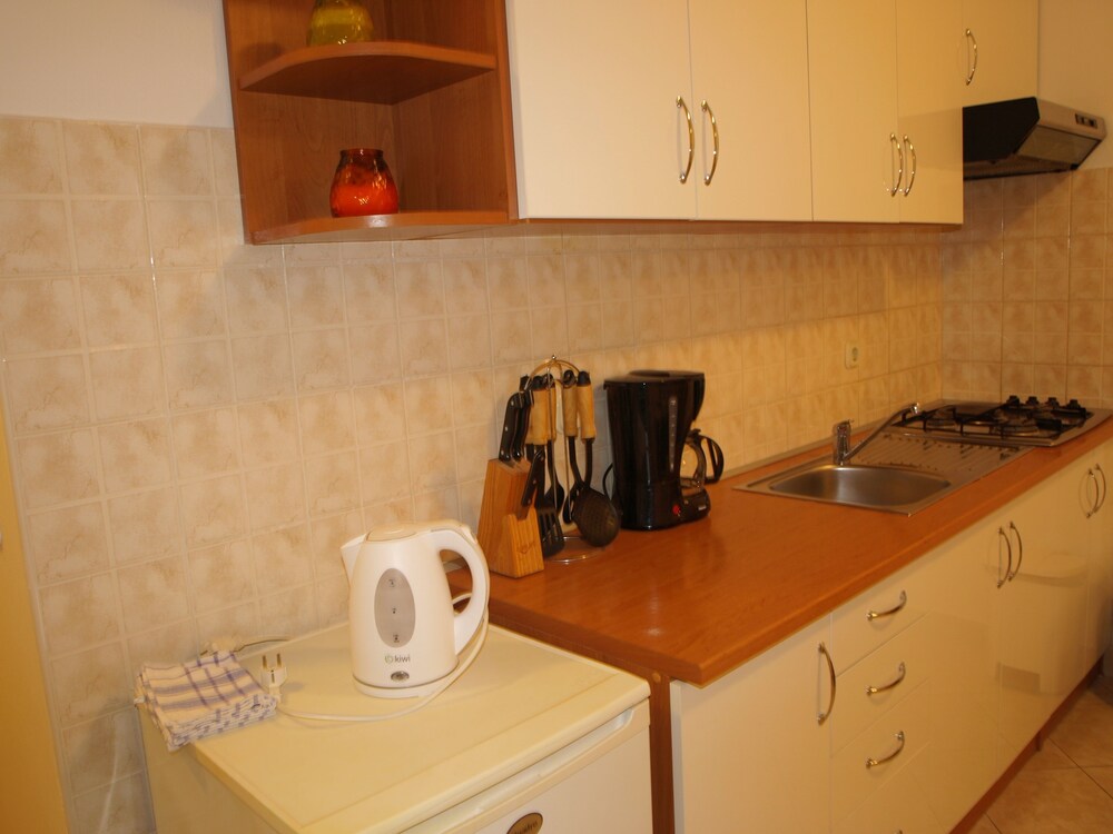 Traditional Apartment, 1 Bedroom, Kitchen, Garden Area - In-Room Kitchen