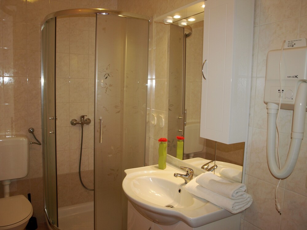 Traditional Apartment, 1 Bedroom, Kitchen, Garden Area - Bathroom