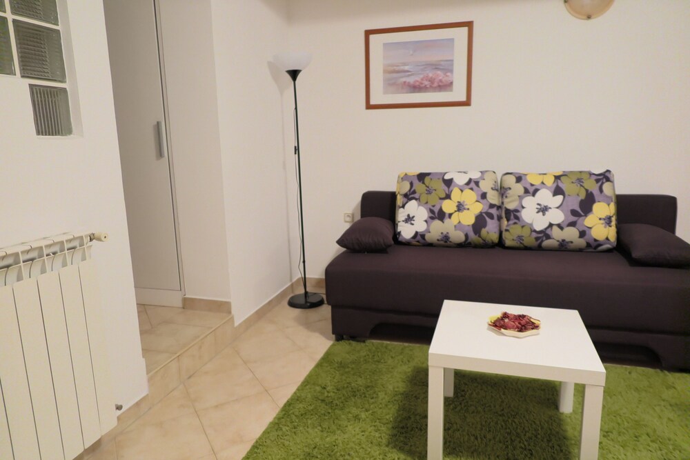 Family Apartment, 1 Bedroom, Kitchen, Garden Area - Guestroom