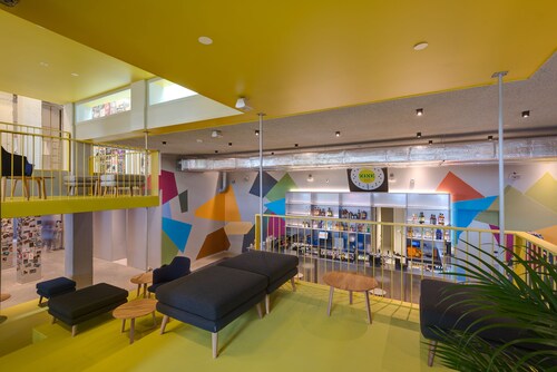 ClinkNOORD - Hostel
