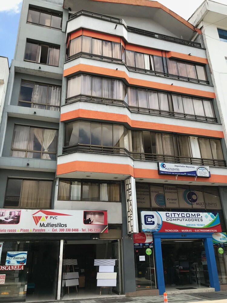 ด้านหน้าของโรงแรม