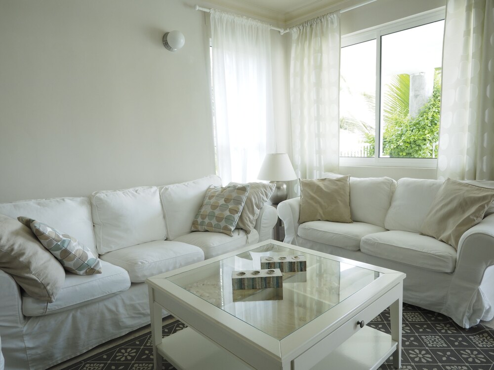 거실 (Apartment Three Bedrooms)