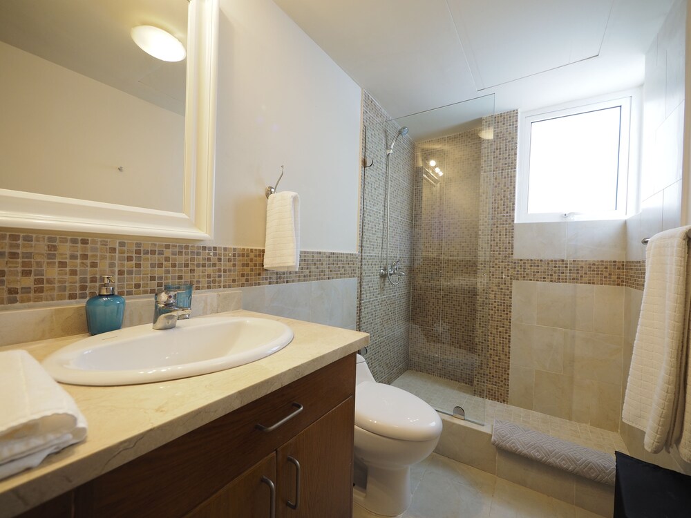욕실 (Apartment Two Bedrooms)