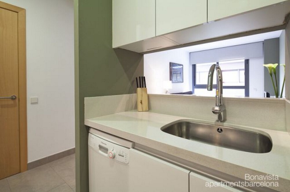 Keuken in kamer: Appartement, 2 slaapkamers, uitzicht op tuin