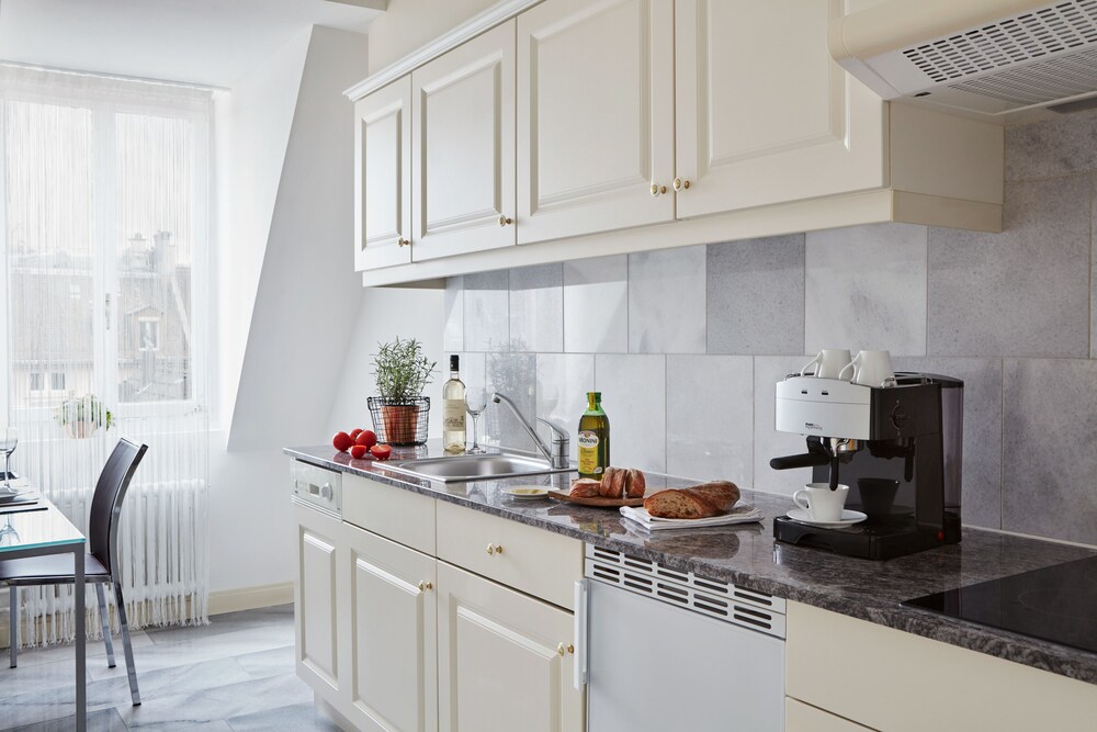 객실 내 간이 주방 (Senior 2 Bedroom Apartment)