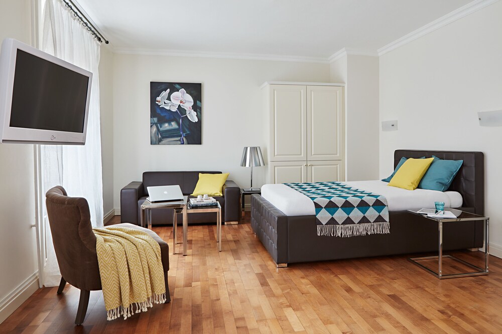 객실 (Senior Studio Apartment)