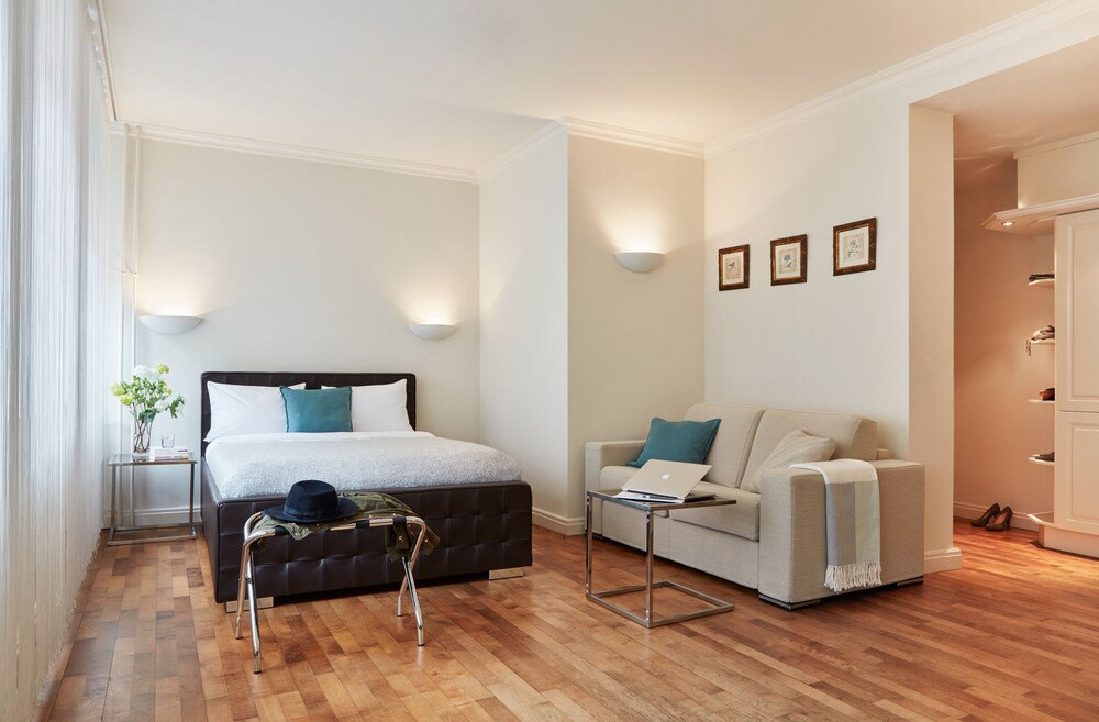 객실 (Senior Studio Apartment)