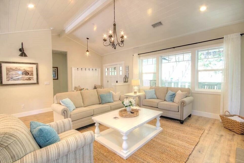 거실 공간 (코티지, 침실 3개 (Craftsman Cottage, 3 Bedroom - 7304 B))