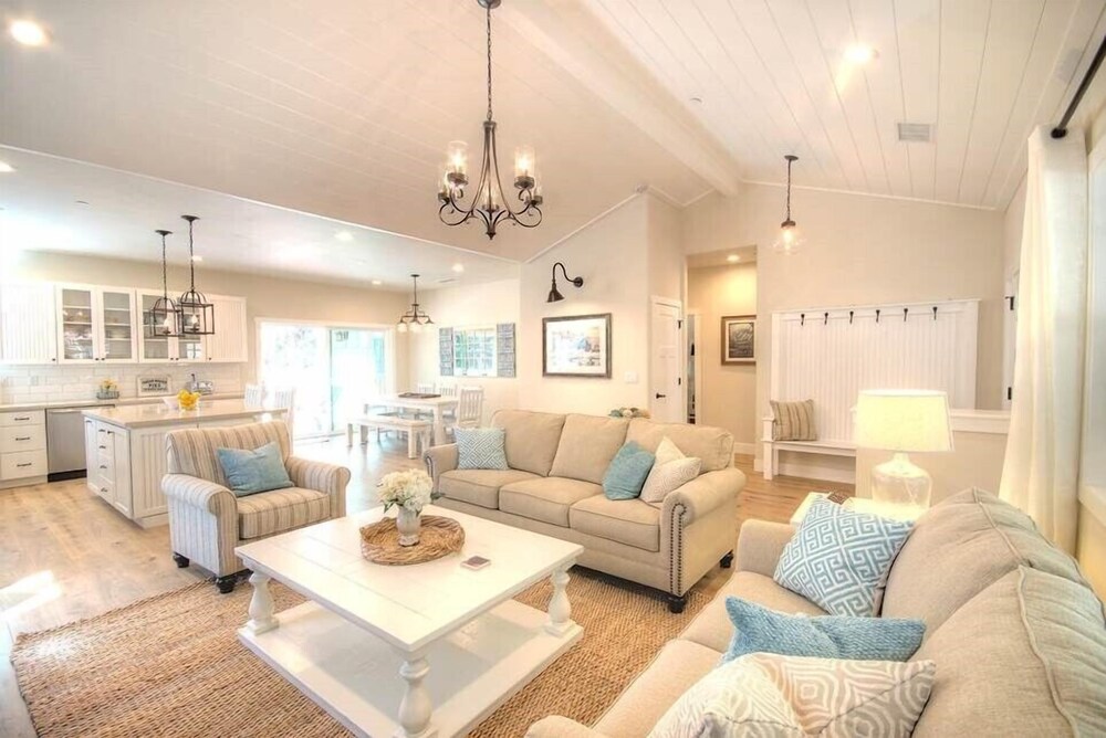 거실 공간 (코티지, 침실 3개 (Craftsman Cottage, 3 Bedroom - 7304 B))