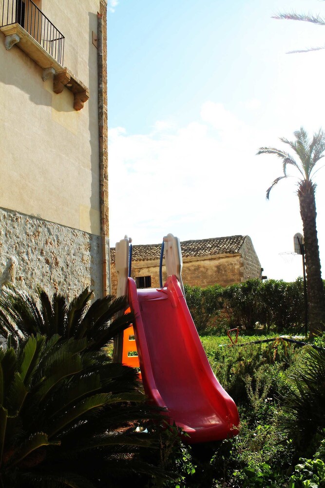 Area giochi per bambini (all'aperto)
