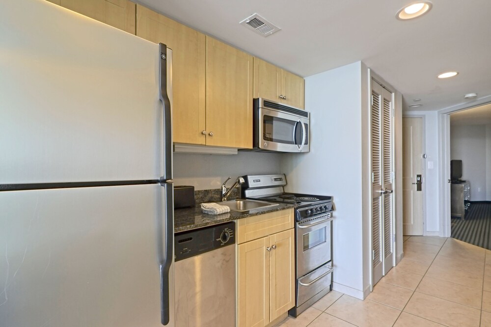 Condo, 1 Bedroom with Two Queen Beds and Balcony, Oceanfront - In-Room Kitchen
