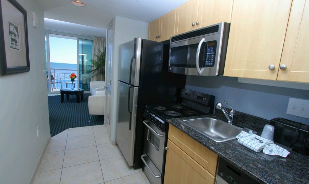 Condo, 1 Bedroom with Two Queen Beds and Balcony, Oceanfront - In-Room Kitchen