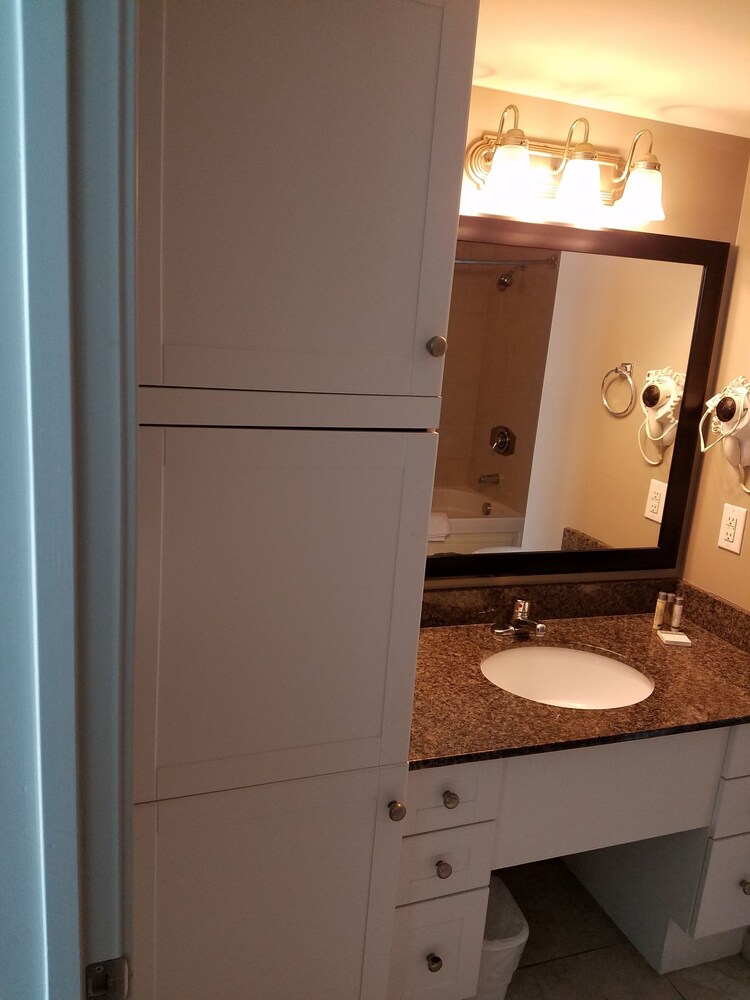 Condo, 3 Bedrooms, Balcony, Ocean View - Bathroom Sink