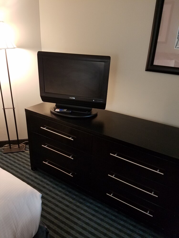 Condo, 1 Bedroom with Two Queen Beds and Balcony, Oceanfront - Guestroom