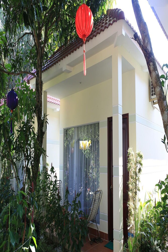 Hiên