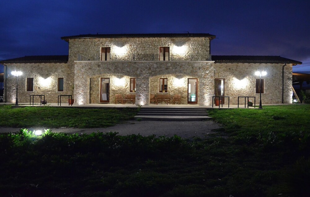 Facciata hotel (sera/notte)