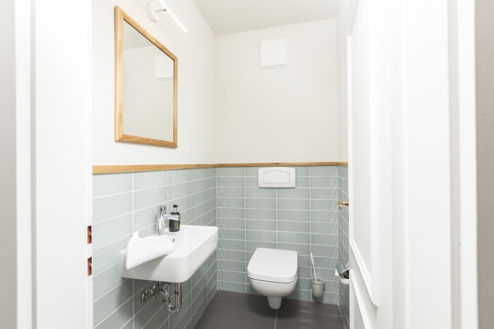 Badezimmer (Appartment A, 1 Schlafzimmer)