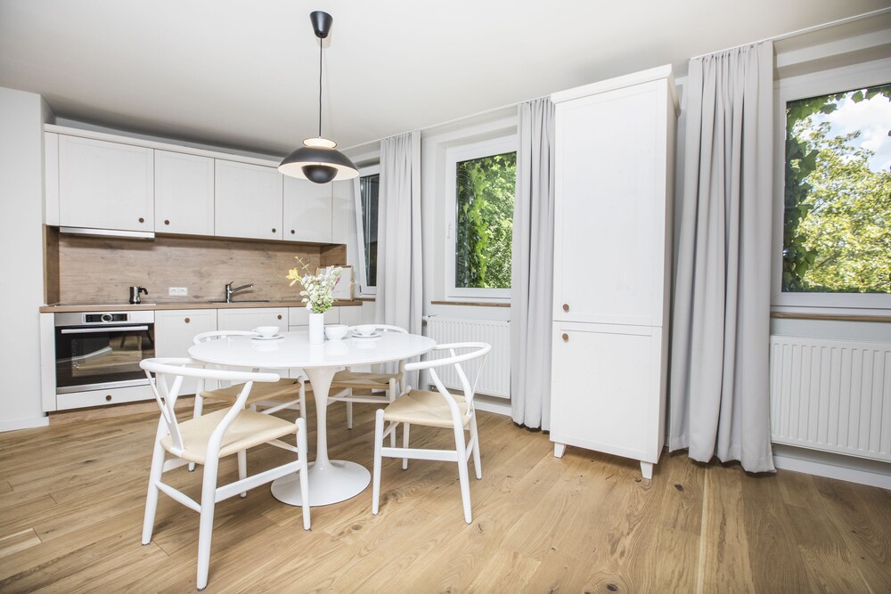 Essbereich im Zimmer (Appartment A, 1 Schlafzimmer)