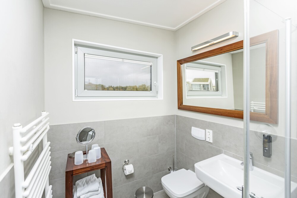 Badezimmer (Schwimmendes Ferienhaus groß, 3 Schlafzimmer, Maisonette)