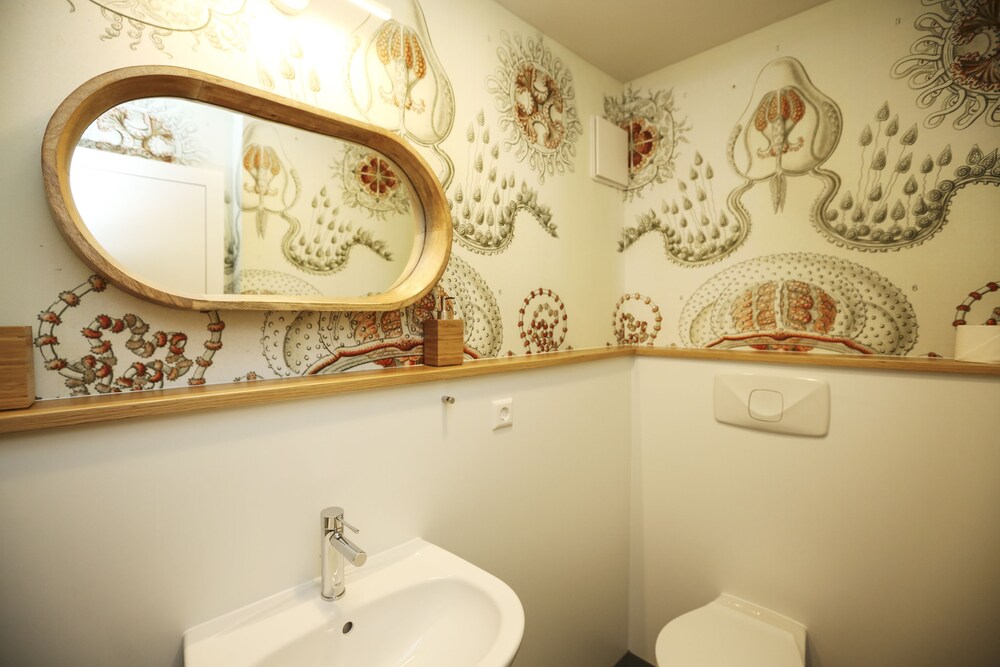 Badezimmer (Appartment E, Maisonette)