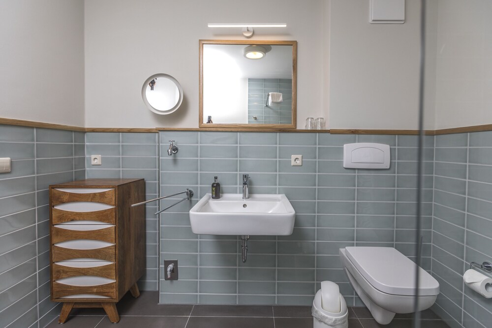Badezimmer (Appartment C, 2 Schlafzimmer)