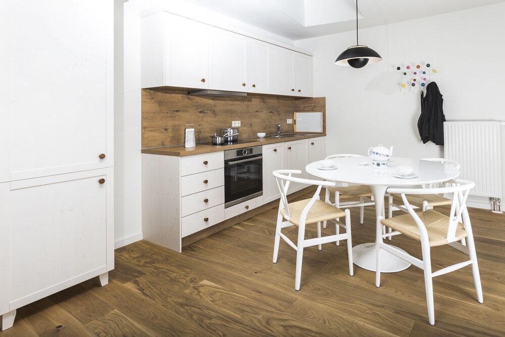 Küche im Zimmer (Appartment A, 1 Schlafzimmer)