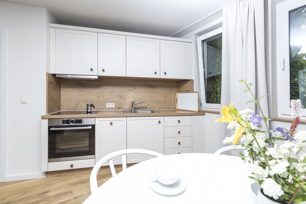 Küche im Zimmer (Appartment A, 1 Schlafzimmer)