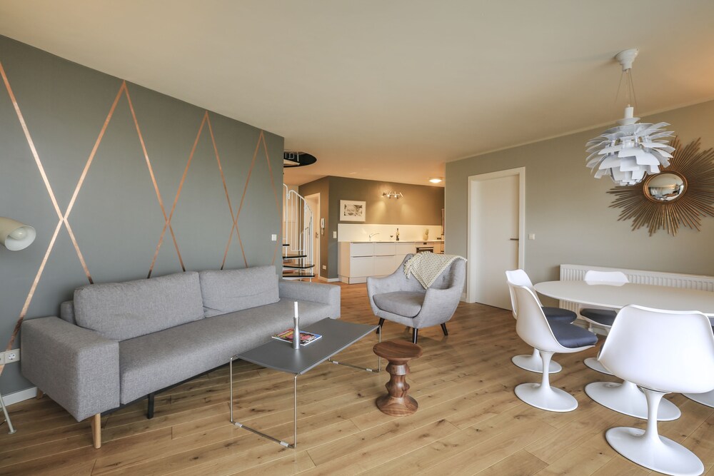 Wohnbereich (Appartment E, Maisonette)