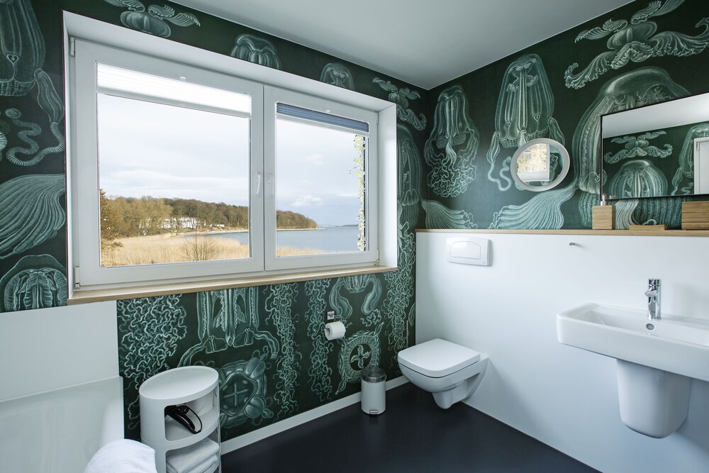 Badezimmer (Appartment E, Maisonette)