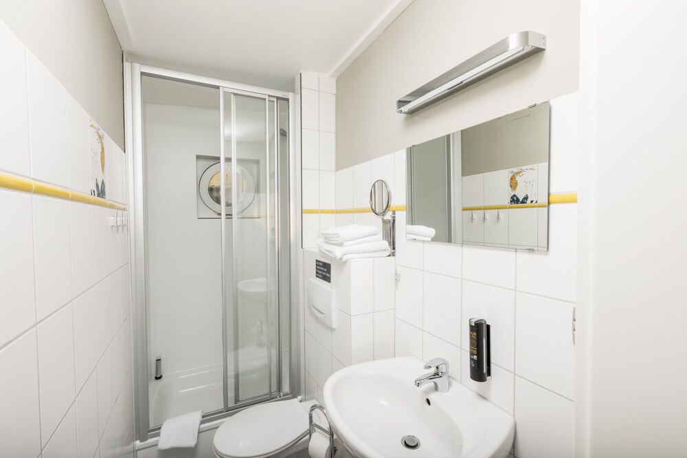 Badezimmer (Schwimmendes Ferienhaus klein, 1 Schlafzimmer)