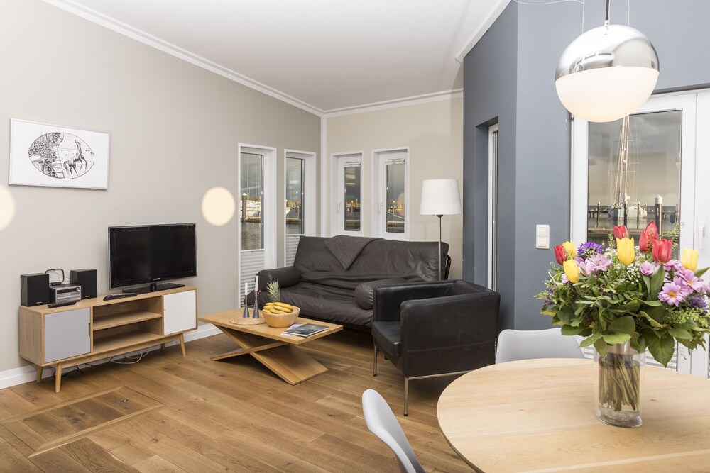 Wohnbereich (Schwimmendes Ferienhaus klein, 1 Schlafzimmer)
