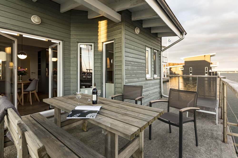 Terrasse/Patio (Schwimmendes Ferienhaus klein, 1 Schlafzimmer)