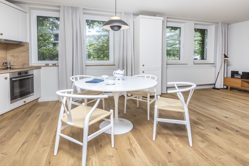Essbereich im Zimmer (Appartment A, 1 Schlafzimmer)