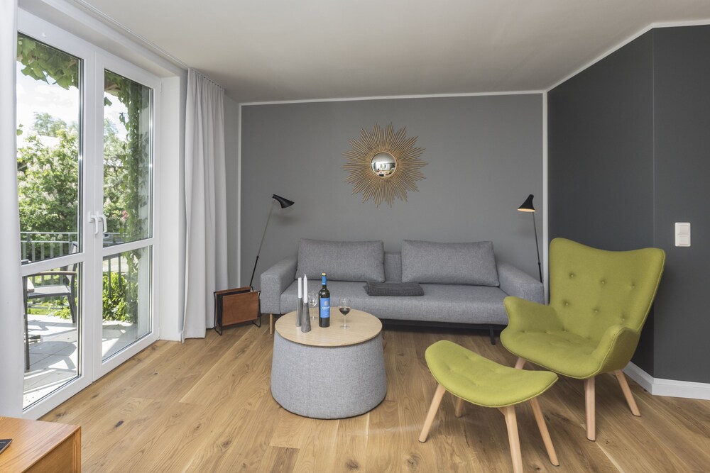Wohnzimmer (Appartment A, 1 Schlafzimmer)