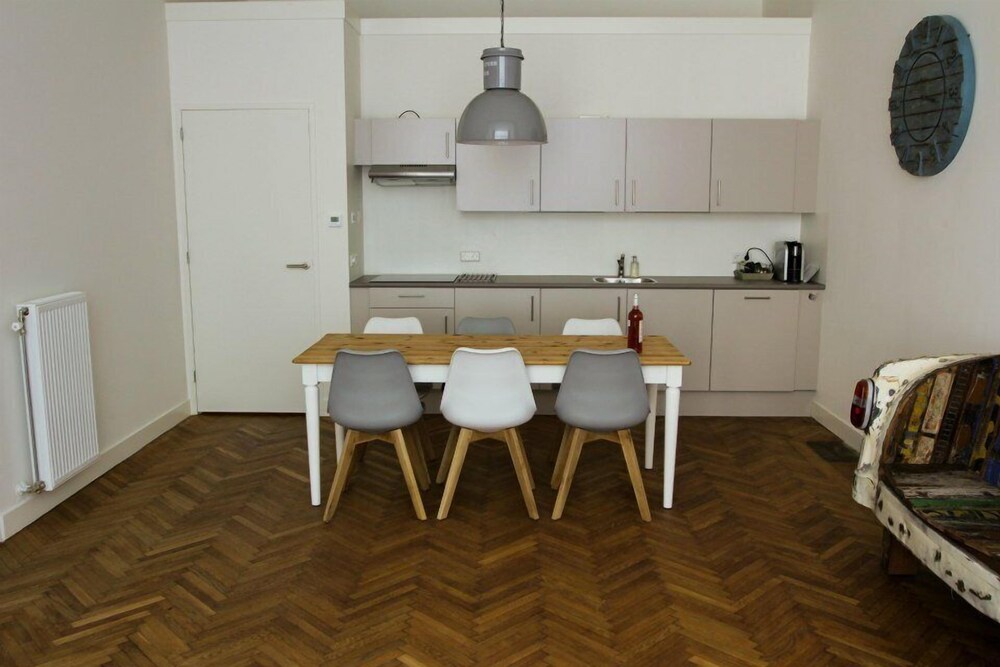 Kitchenette in kamer: Comfort appartement, 1 kingsize bed met slaapbank