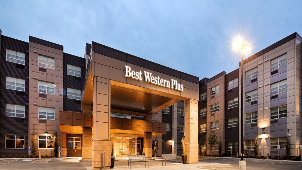 Hotel Front - Evening/Night