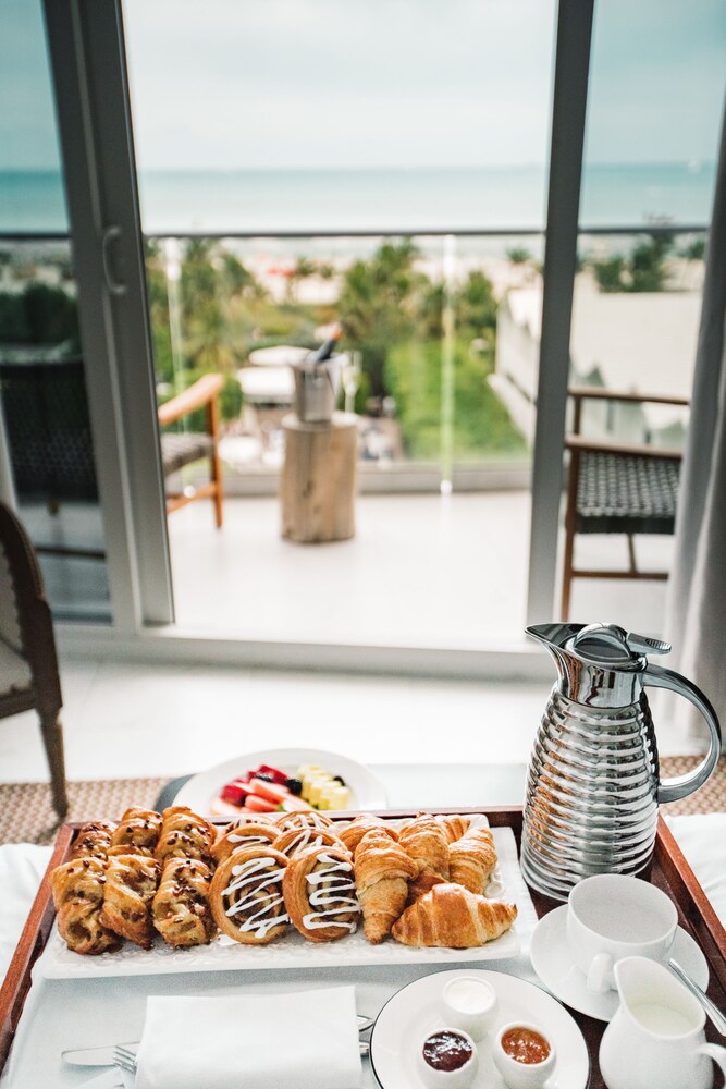 Breakfast area, Nautilus by Arlo