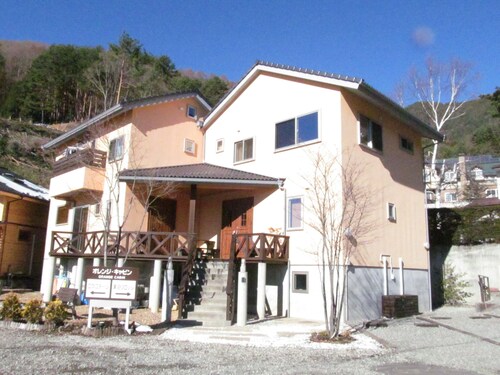 Lodge Orange Cabin