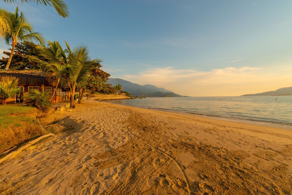 Vista para praia/oceano
