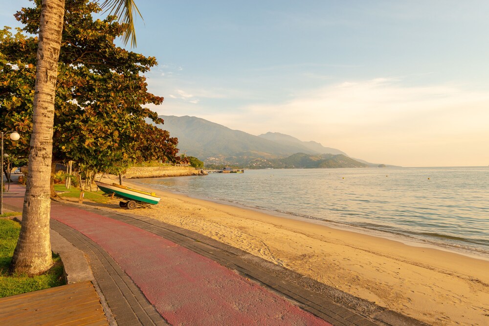 Vista para praia/oceano