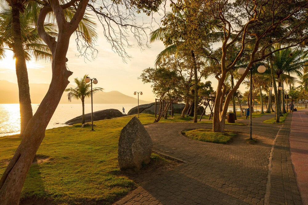 Vista para praia/oceano