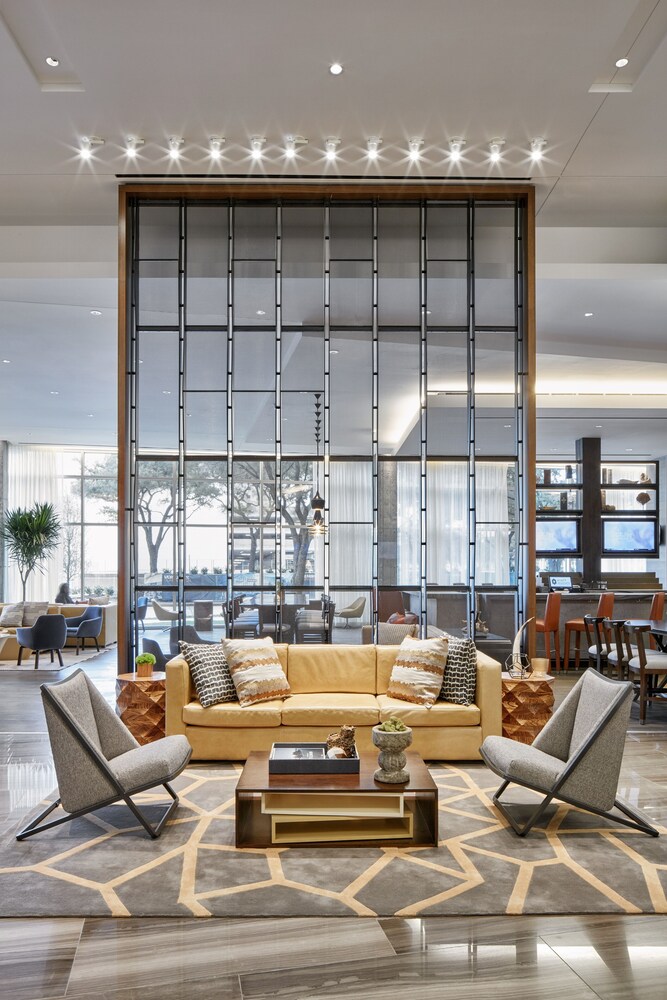 Lobby sitting area, Hyatt Regency Houston/Galleria