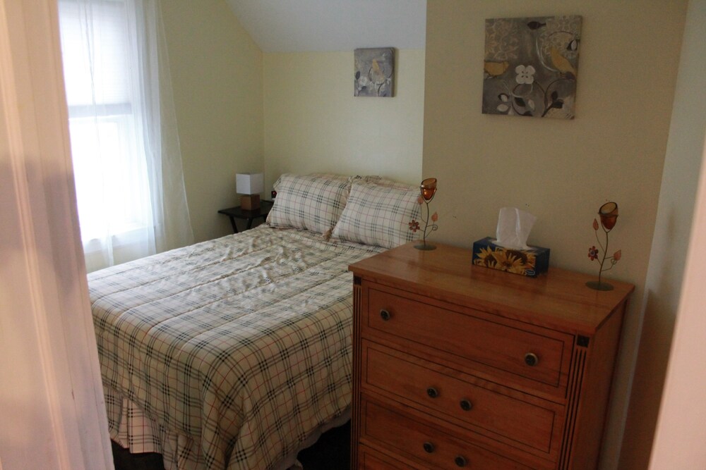 Apartment, 2 Bedrooms (Queen and Double, 2 story) - Guestroom