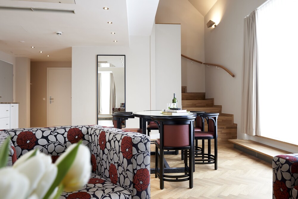Essbereich im Zimmer (Penthouse, 3 Schlafzimmer, Stadtblick)