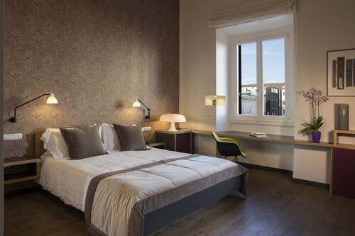 1880 Atypical Rooms