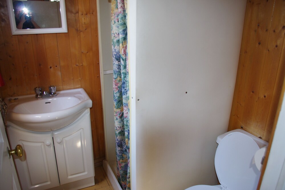 Cabin, 1 Bedroom (Chalet 2) - Bathroom