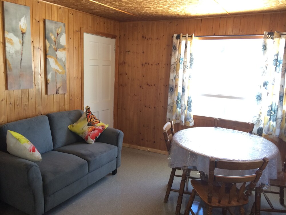 Cabin, 1 Bedroom (Chalet 2) - Living Area
